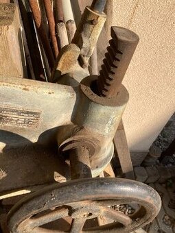 Hřebenový lis LHR 2