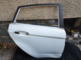 Pravé dveře Ford Fiesta RV 2016