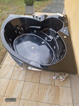 Rohová vířivá vana s LED osvětlením150 x 150 cm černá