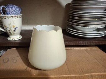 Pět retro stínidel na lustr.