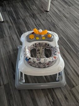 Dětské chodítko jako nové