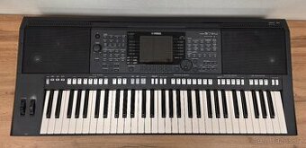 Yamaha PSR-S750