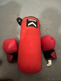 Detsky boxovaci pytel a rukavice Decathlon