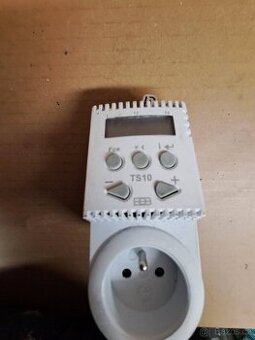 Zásuvkový programovatelný termostat Elektrobock TS10 -
