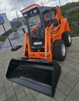 Smykom riadený nakladač Locust 753