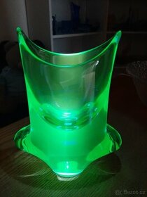 Uranová váza z hutního skla - M. Klinger
