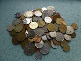 200 mincí z desítek zemí - více fotek