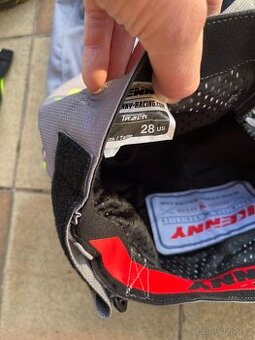 Prodám kvalitní motocrossove oblečení pro mladší a dospivaji