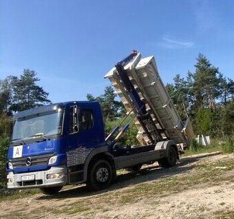 Mercedes Atego 1223, hákový nosič kontejnerů Palfinger , r.v