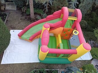 Skákací hrad - hüpf burg - jumping castle