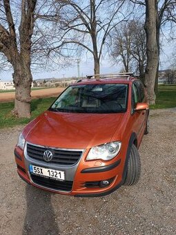 Volkswagen Touran CROSS 2.0 TDI 125 kW – tažné, po servisu,