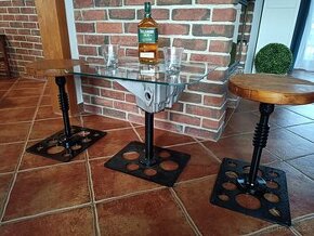 Stolek z převodovky a židličky