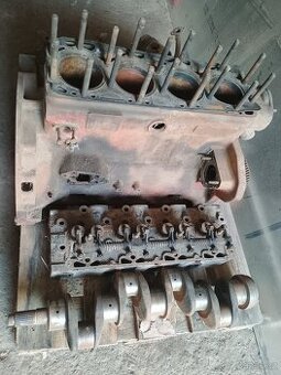 Prodám motor Zetor Crystal 4V