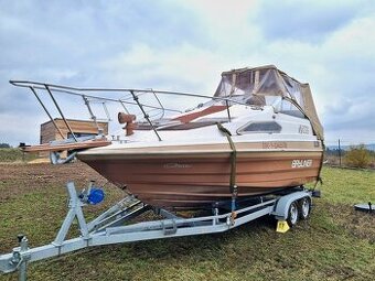 Pěkný Cruiser Bayliner 2155 s dieselovým motorem