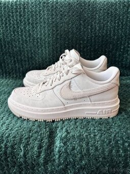 Nike Air Force 1 Luxe