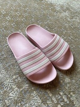 Dětské pantofle Adidas vel. 36
