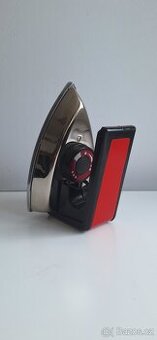 Retro žehlička SSSR – sběratelský kousek v plně funkčním sta