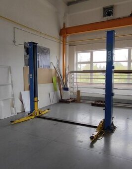 Dvousloupový zvedák Golemtech 4000kg Profi