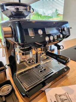 Špičkový kávovar SAGE The Oracle BES980BTR