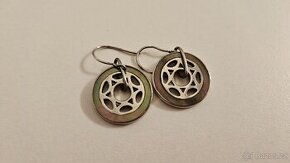 Perleťové stříbrné náušnice