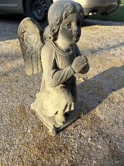 Kamenná socha anděla