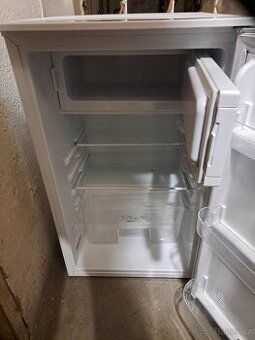 Malá zánovní lednička s mrazákem 85x50x50cm