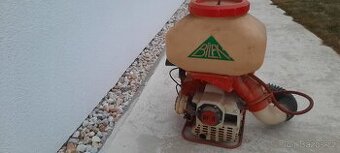 Benzínový postřikovač