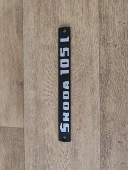 Škoda 105 L nápis