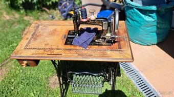 Historický šicí šlapací stroj Clemens Müller Dresden