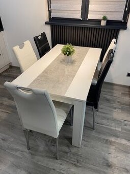 Jidelni stůl se židlemi