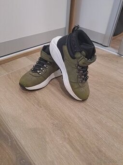 Prodam více paru bot po synovi