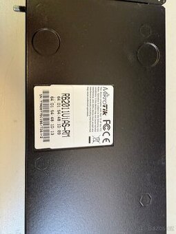 Router Mikrotik RB2011 UiAS-RM