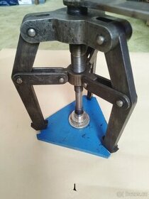 3 ramenný stahovák ocelový