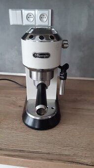 Kávovar De Longhi Dedica Style