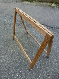 Prodám dřevěné stojany "áčka" - 6 ks - 1