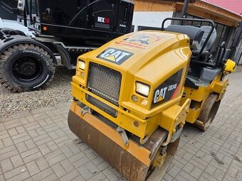 Tandemový válec Cat CB24B