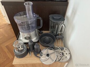 Kenwood food processor s příslušenstvím