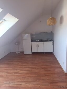 Pronájem bytu 1+kk, ul. Zeyerova, Olomouc