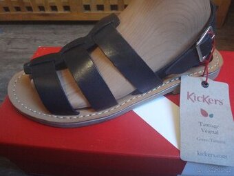 Černé celokožené sandály Kickers v.39