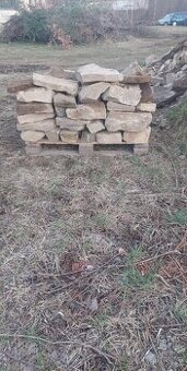 Stodolový kámen na paleťe skládaný cca 5m²