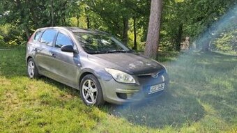 Prodám moji hyundai i30 v naftě teď bez stk