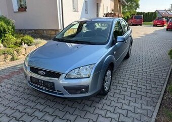 Ford Focus 1,6i Ghia Tažné Klima benzín