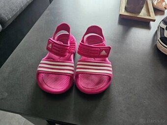 Sandálky adidas vel 25