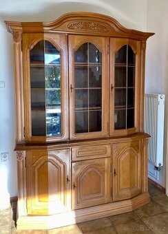 Vitrína, příborník – rustikální styl