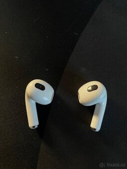 AirPods 4 with Wireless Charging Case