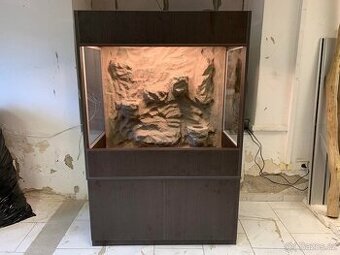 Terárium s chameleonem