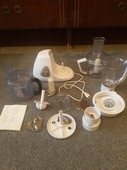 ELEKTRICKÝ  VÍCEÚČELOVÝ  ROBOT ZN. TRION 220 V