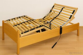 Postel z masívu + motorový rošt na DO