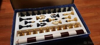 Stolní hra - dřevěné šachy, retro