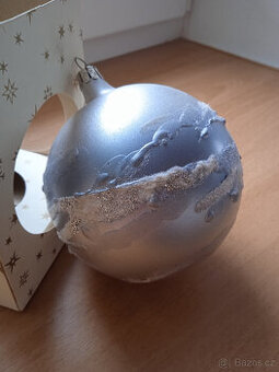 Prodám skleněnou vánoční ozdobu průměr 10cm